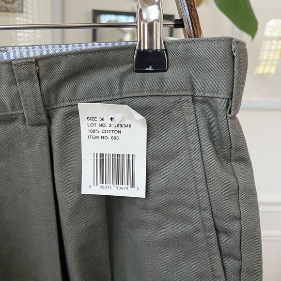 NWT Chino Brand Front Pleat Shorts Olive Green 38 - Picture 2 of 8